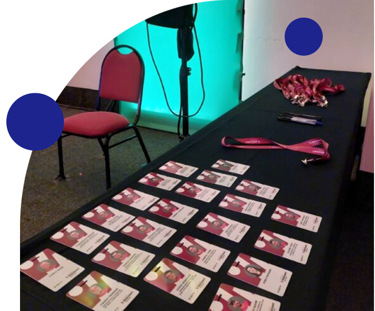 Crachás Corporativos – Produção Imediata no Evento – Expressão Studio